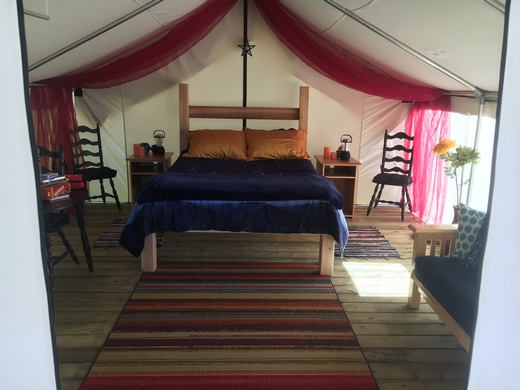 tent-bed-glamping_tn